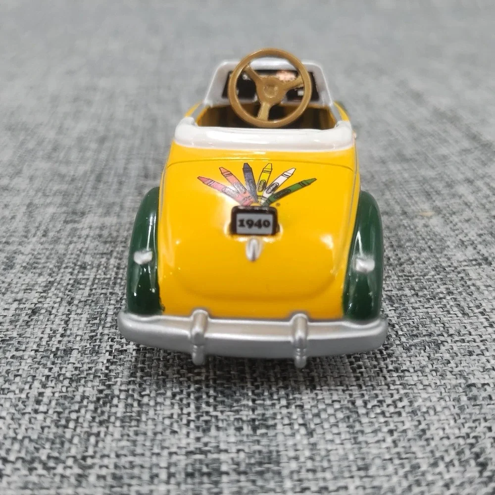 Crayola Gearbox Diecast 1940 Ford Deluxe Yellow Pedal Driven Car 1998